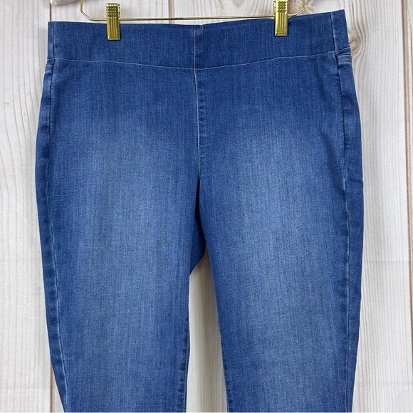 NYDJ Lift Tuck Cropped Jeans Cool Embrace Pull On Stretch Straight Leg Capri 8P - Picture 3 of 15